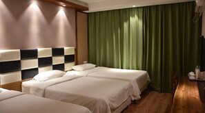 Triple Room | Blackout drapes, free WiFi, bed sheets - Hanting Express Yangshuo West Street (Guilin)
