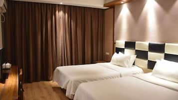 غرفة ديلوكس بسريرين منفصلين | ستائر تعتيم وواي فاي مجانًا وملاءات أسرّة