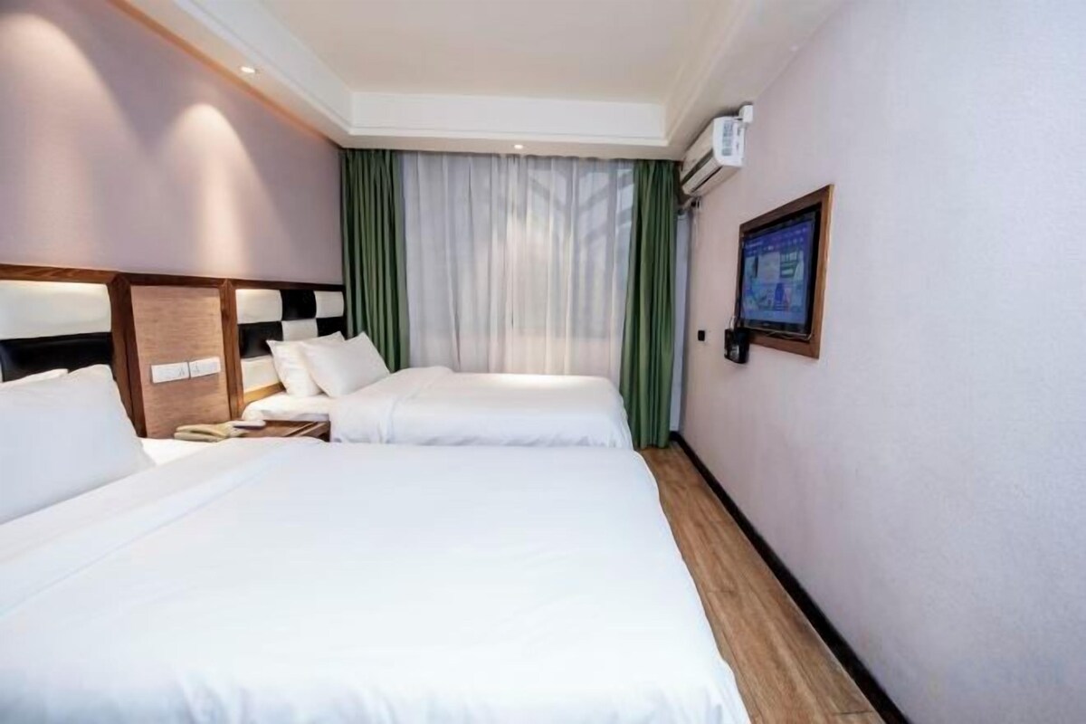 Blackout drapes, WiFi (free), bed sheets