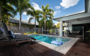 2 outdoor pools