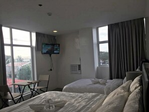 Habitació familiar | Escriptori, espai de treball apte per a portàtils i wifi gratuïta 