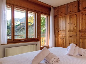 2 chambres, bureau, accès Internet