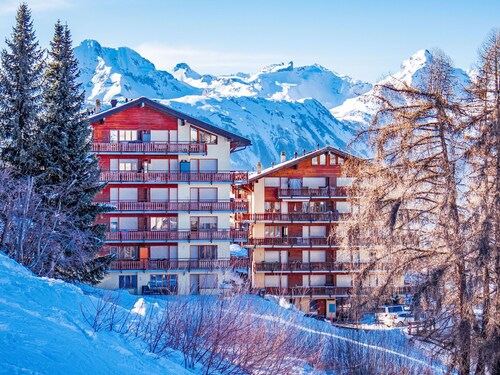 Ambassador I Apt 7 by Interhome