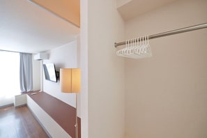 2 Bedroom Apartment (Up to 12 People) | 1 bedroom, desk, laptop workspace, blackout drapes