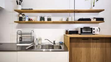 Japan Sessions KANZAKI 01 | Private kitchen | Full-size fridge, microwave, stovetop, electric kettle
