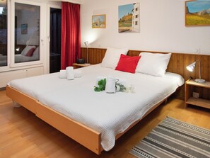 1 bedroom, iron/ironing board, free Internet