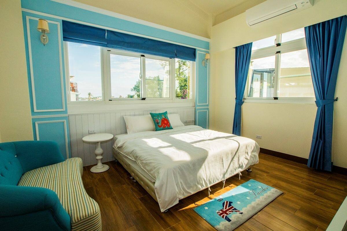Desk, WiFi (free), bed sheets