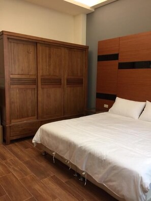 Desk, free WiFi, bed sheets