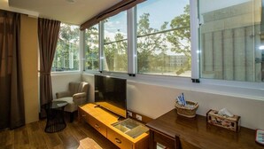 Double Room (203) | Desk, WiFi (free), bed sheets - Xiao Ya Homestay (Taitung)