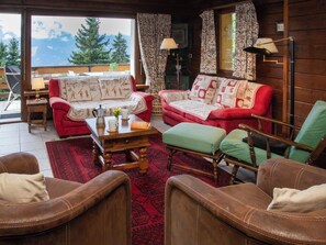 Fernseher, Kamin, DVD-Player