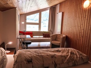 3 bedrooms, Internet