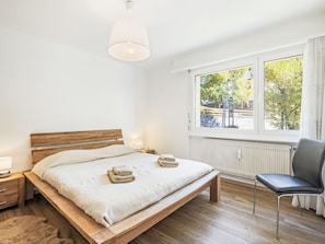 3 bedrooms, iron/ironing board, Internet