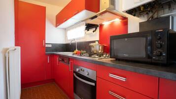 Réfrigérateur, micro-ondes, four, lave-vaisselle