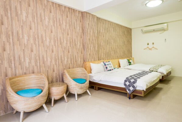 Standard Quadruple Room | Desk, blackout drapes, free WiFi, bed sheets - Green Stay (Hengchun)
