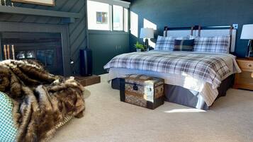 2 bedrooms, iron/ironing board, travel crib, free WiFi