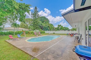 Outdoor pool, a heated pool - Beautiful jewel in Miami Gardens with Heated Pool (Miami Gardens)