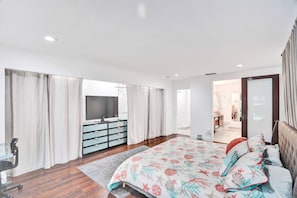 4 chambres, coffres-forts dans les chambres, bureau