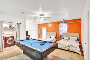 Games room - Beautiful jewel in Miami Gardens with Heated Pool (Miami Gardens)