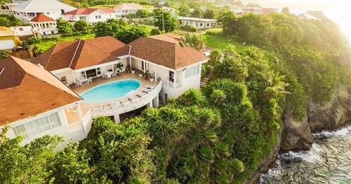 Villa Bennmaya offre une vue panoramique sur la mer