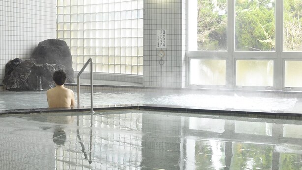 A swimming pool with tiled walls and a large window. - Kurion (Senboku)