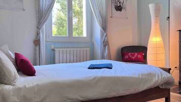 5 bedrooms, iron/ironing board, travel crib, WiFi