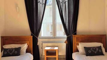 5 slaapkamers, een strijkplank/strijkijzer, reisbedje, wifi