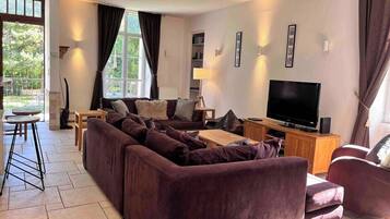 Télévision, cheminée