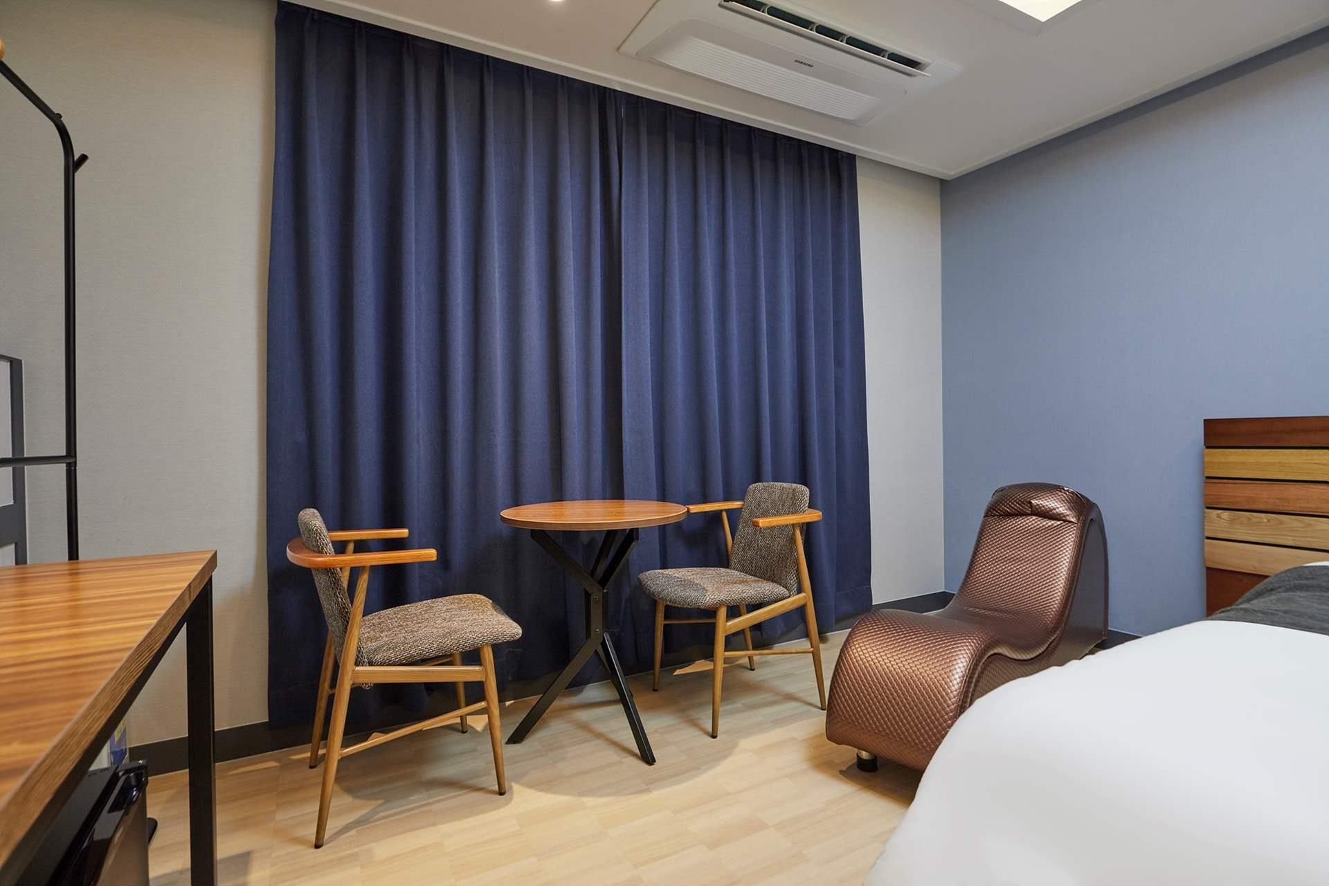 suite | room amenity