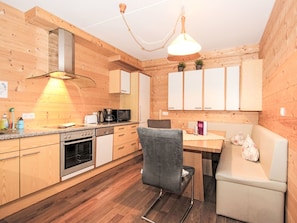 Kühlschrank, Mikrowelle, Ofen, Geschirrspüler