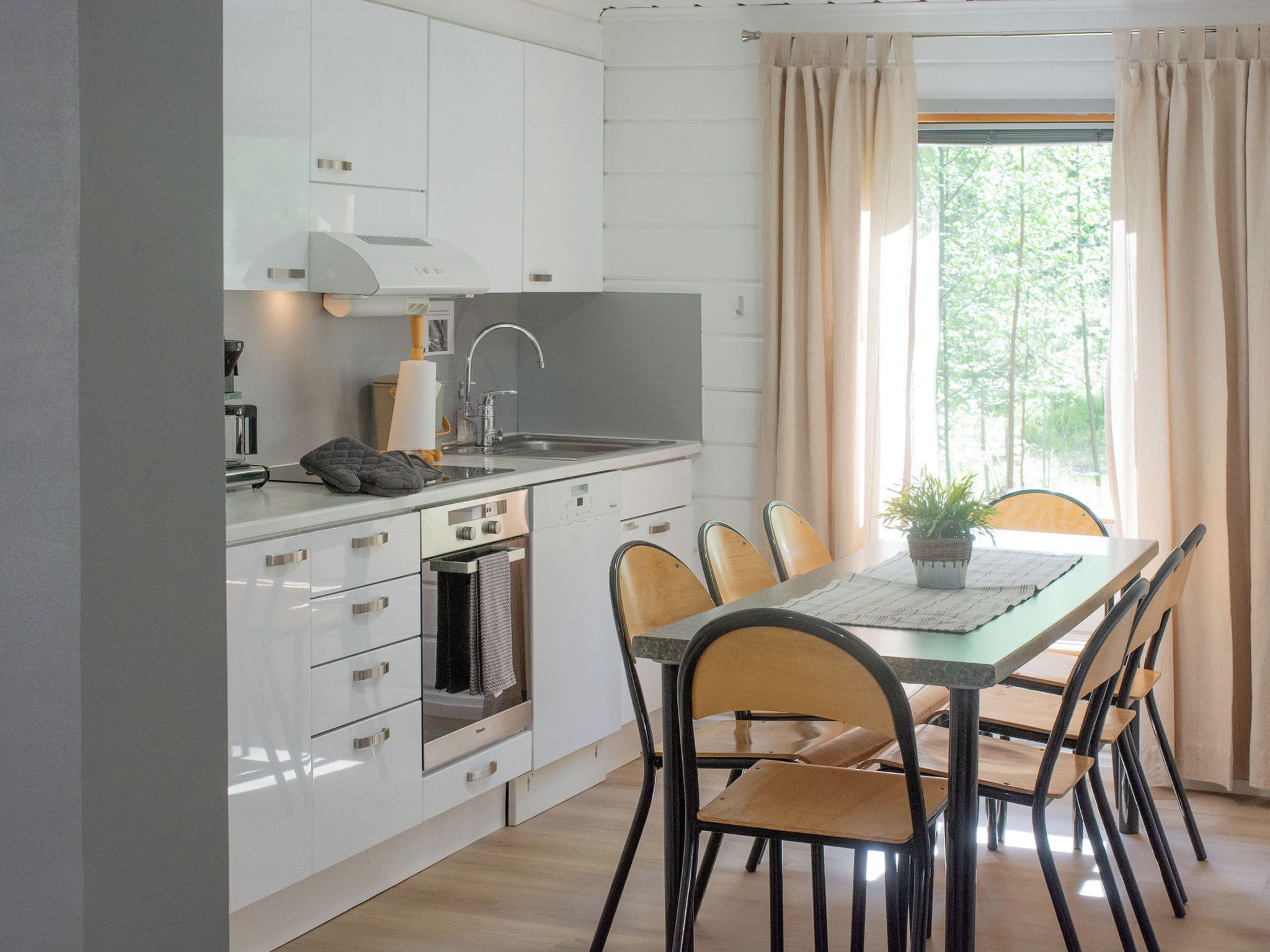 Fridge, microwave, dishwasher, cookware/dishes/utensils