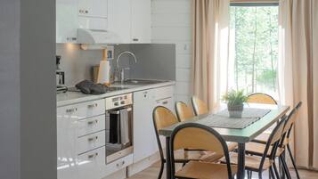 Fridge, microwave, dishwasher, cookware/dishes/utensils