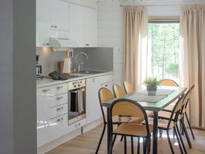 Fridge, microwave, dishwasher, cookware/dishes/utensils