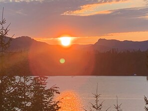 Exterior - Charming Cabin on Sproat  Lake Hottub /Romantic getaway for Couples (Port Alberni)