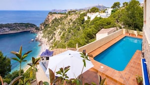 A pool with a view of the sea and a cliff. - Vacation home Igor by Interhome (Jávea)