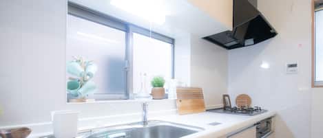 AMP FLAT Haruyoshi A | Private kitchen | Fridge, microwave, cookware/dishes/utensils