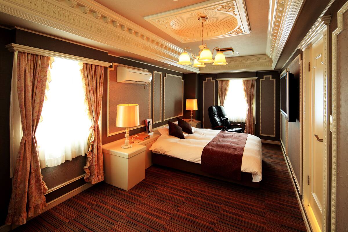 Double Room (S), Non smoking | In-room safe, desk, laptop workspace, iron/ironing board (on request)