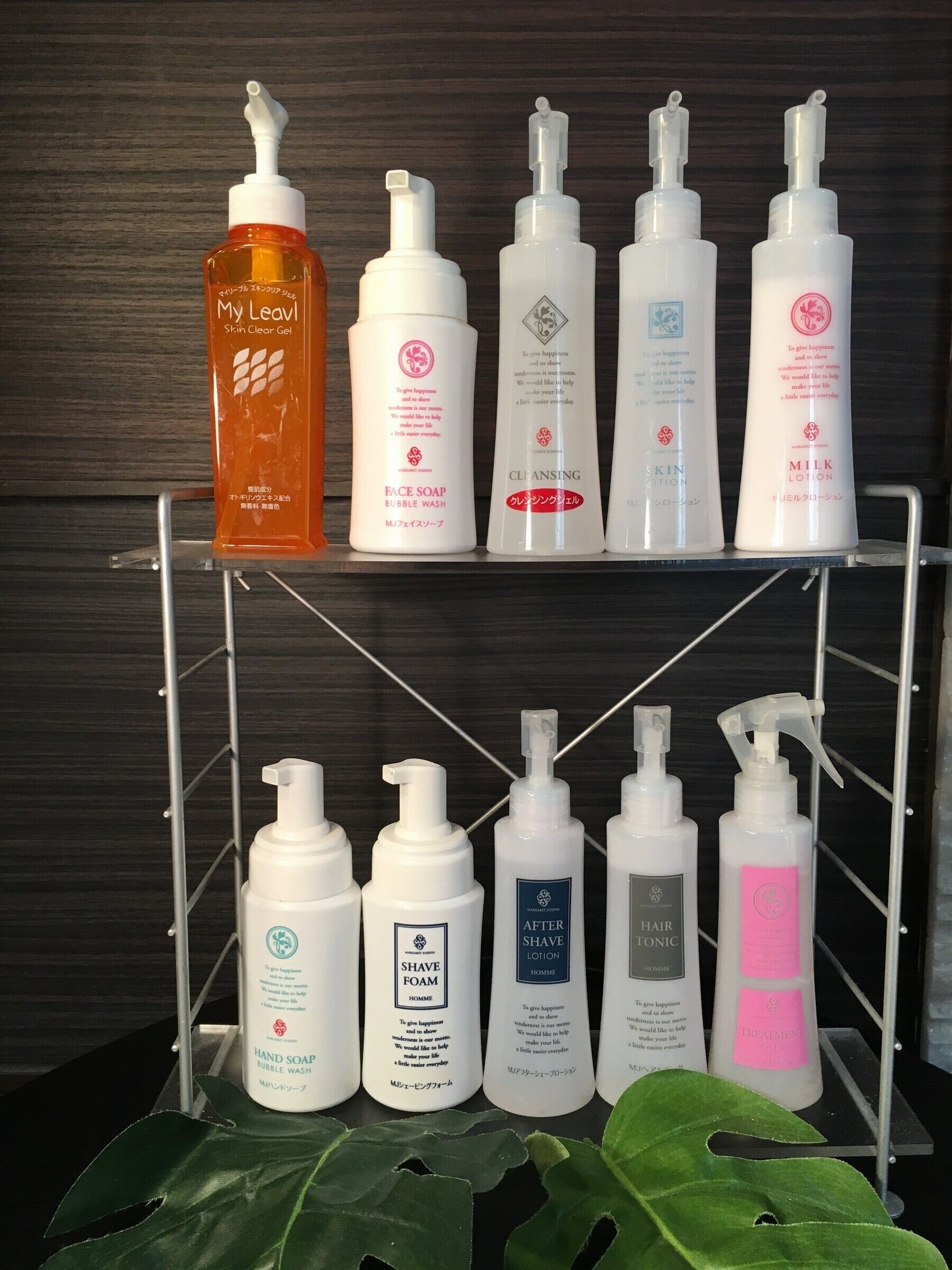 separate bathtub and shower, free toiletries, hair dryer, slippers