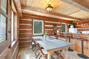 Dining - Charming Custom Log Cabin - Perfect for Stargazers and Day-Trippers! (Fischer)