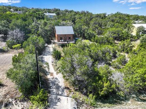 Private drive up to the lodge - Charming Custom Log Cabin - Perfect for Stargazers and Day-Trippers! (Fischer)