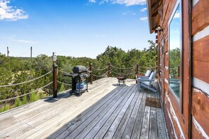 Terrace/patio - Charming Custom Log Cabin - Perfect for Stargazers and Day-Trippers! (Fischer)