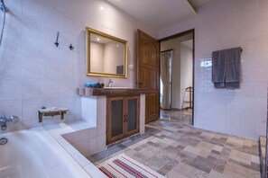 Bathroom - Villa 6# 1BR Stunning Villa w/ Public pool at downtown Ubud (Ubud)