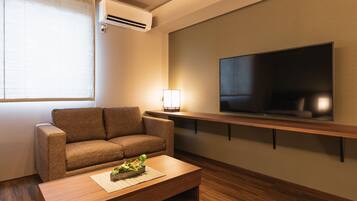 Standard B, Non-Smoking | Living room | Flat-screen TV