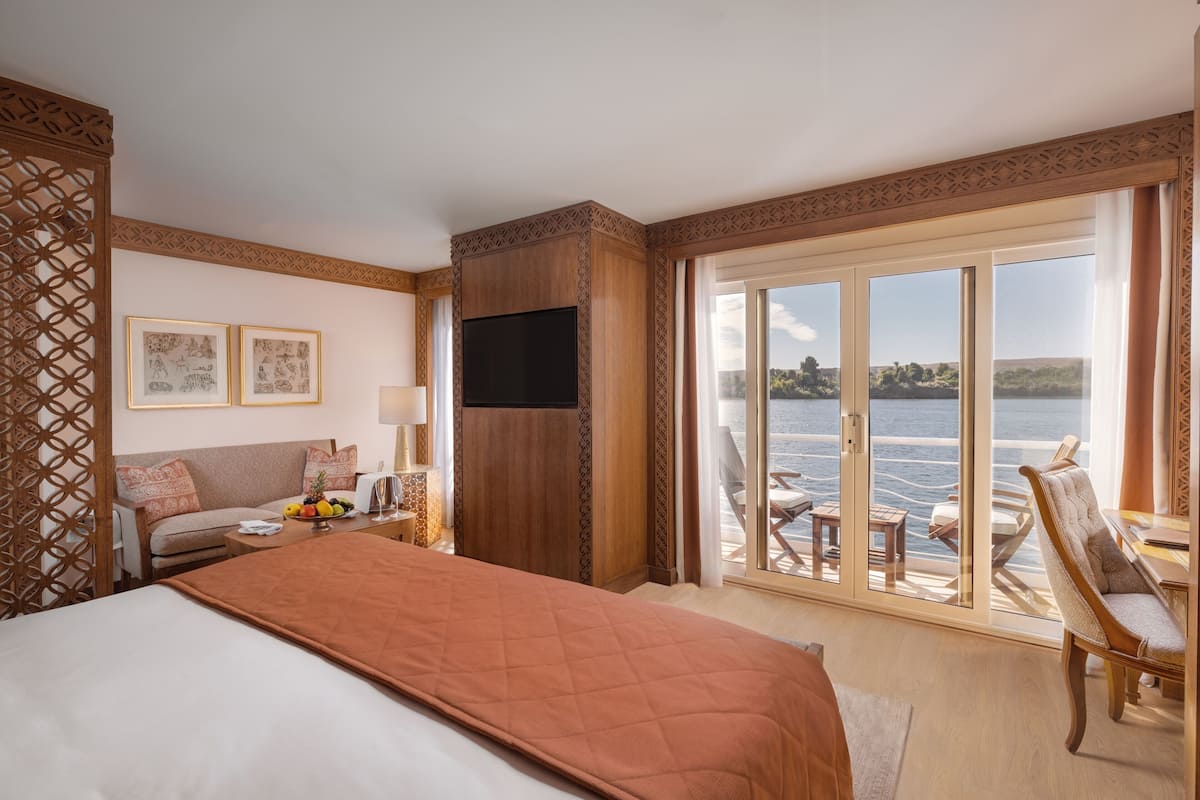 Suite | In-room safe, individually furnished