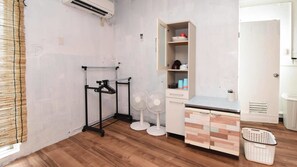 B Room | Air conditioning - Simple Stay Makishi (Naha)