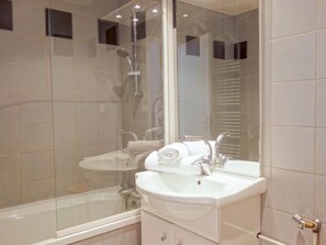 Bathroom - Les Moutières B1 et B2 (Val Claret) by Interhome (Tignes)