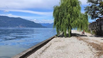 Una spiaggia nelle vicinanze