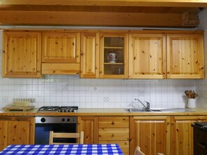 Fridge, oven, cookware/dishes/utensils - Rustico Dara Cotta by Interhome (Malvaglia)