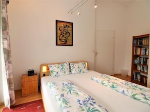 3 bedrooms, free internet