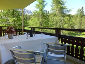 Outdoor dining - Casa La Planüra by Interhome (Maloja)