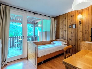 1 habitación, tabla de planchar con plancha y wifi 